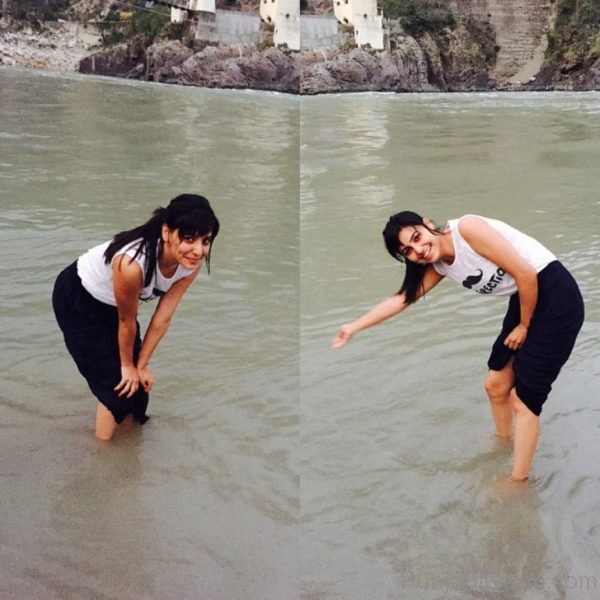 Ginni Kapoor In Water-396