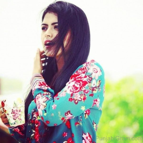 Picture Of Classy Simi Chahal -00350