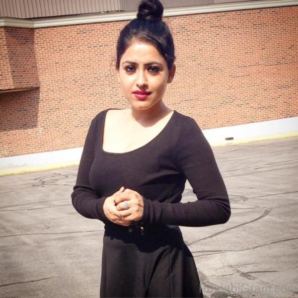 Picture Of Fabulous Simi Chahal In Black-00058