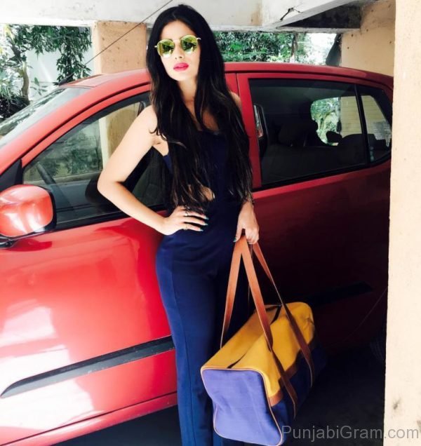 Picture Of  Priyanka Solanki Looking Classy-154