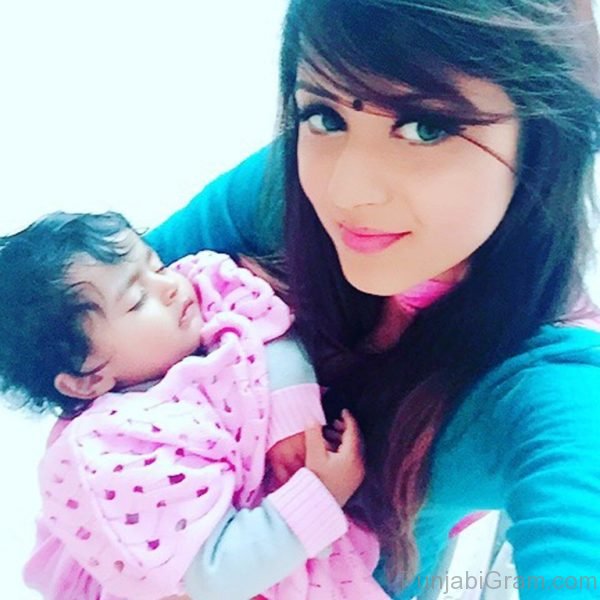 Picture Of Sweet And Cute Molina Sodhi-124