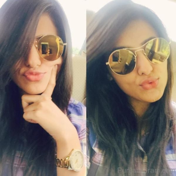 Pout Image Of Ginni Kapoor-273