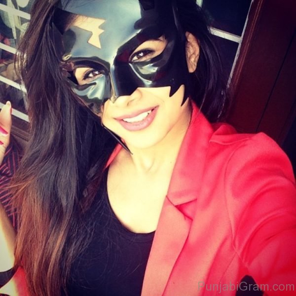 Priyanka Solanki Wearing Mask-240