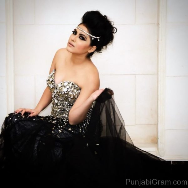 Simi Chahal In Black Outfit-00011