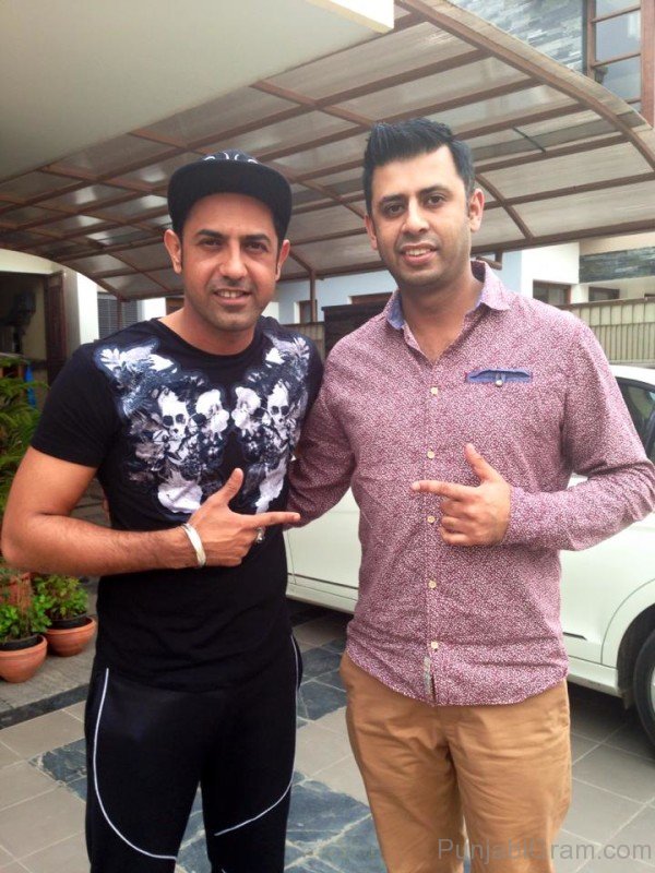 Aman Hayer with singer gippy grewal