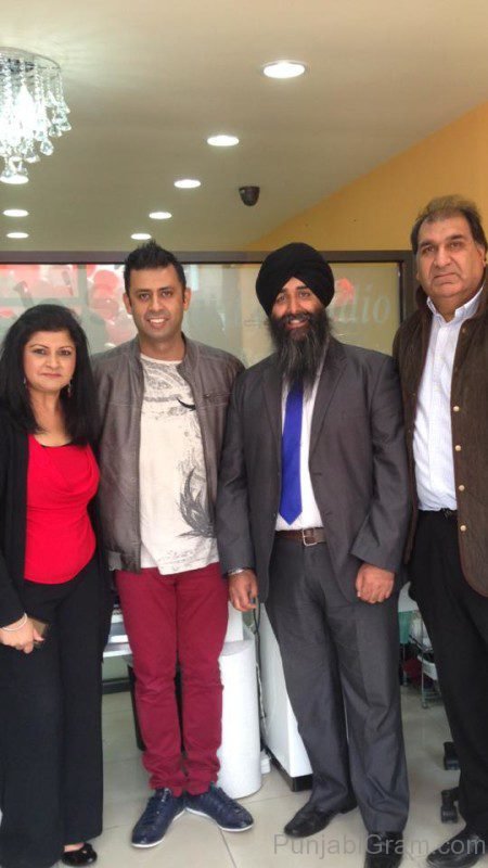 Aman hayer with fans 1