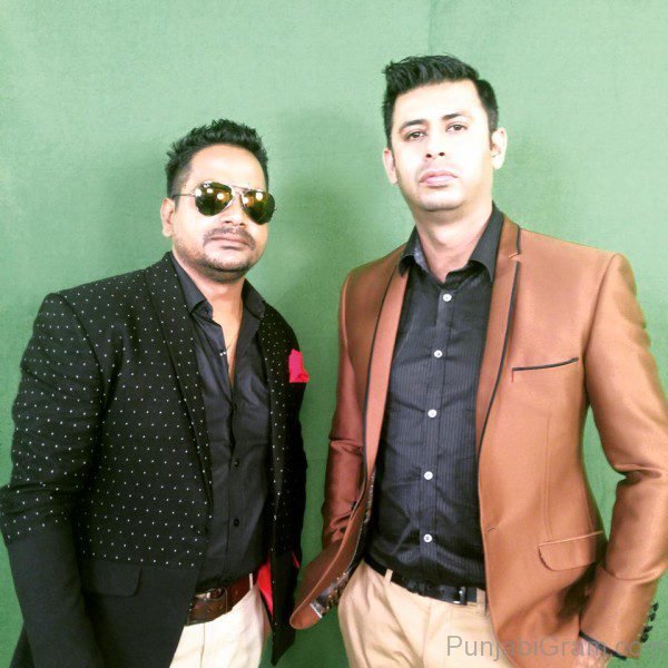Aman hayer with singer 1