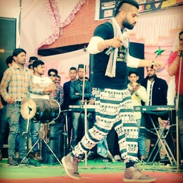 Amar Sajaalpuria On Stage-254