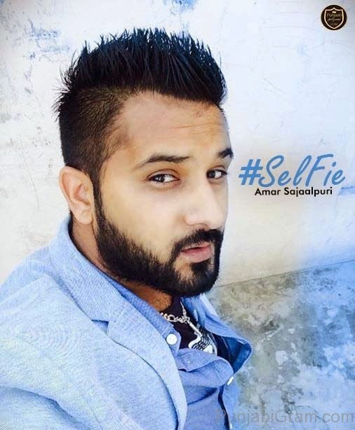 Amar sajalpuri taking selfie 41