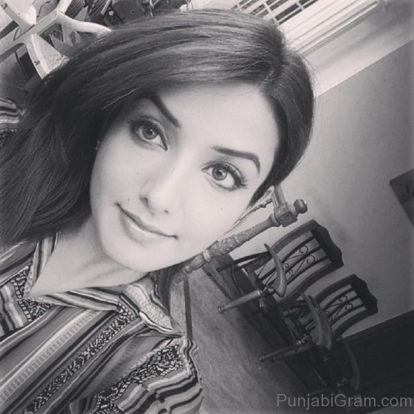 Black And White Pic Of Sonia -416