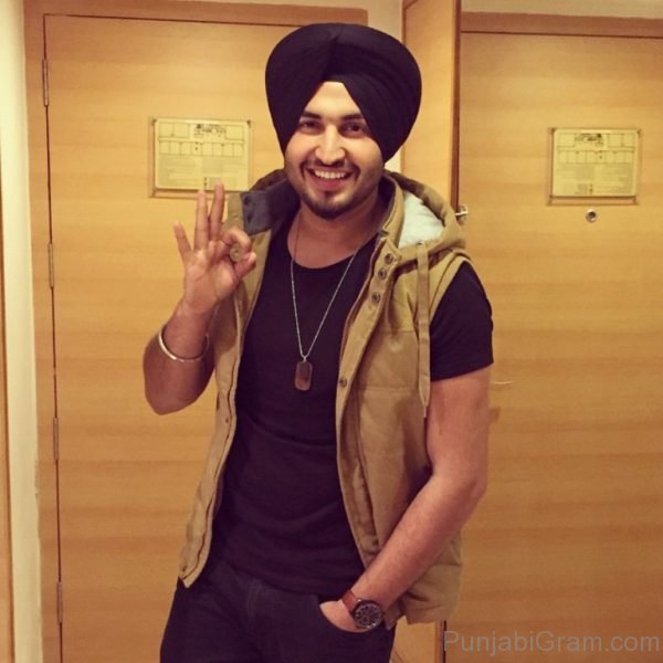Photo Of Jassi Gill Looking Smart-722