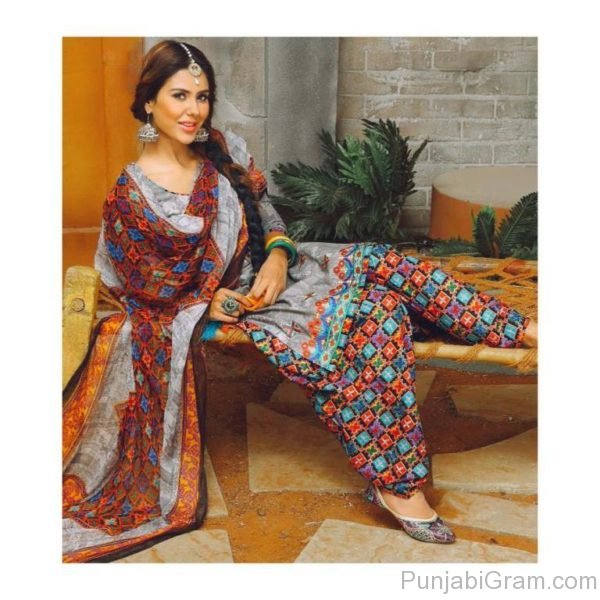 Photo Of Sonam Bajwa Looking Stylish-164