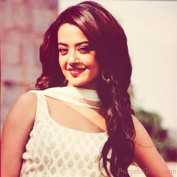 Photograph Of Surveen Chawla Looking Marvelous-080