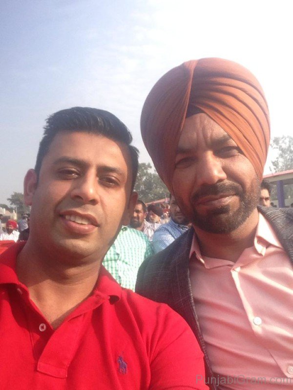 Pic Of Aman hayer with fan