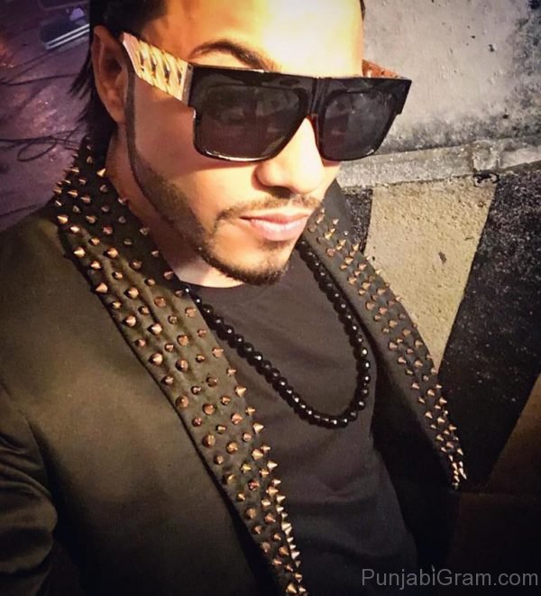 Picture Of Fashionable Raftaar-216