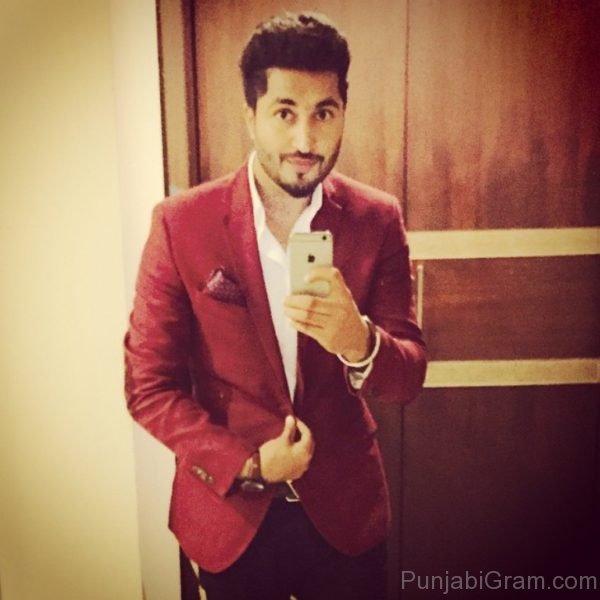 Picture Of Jassi Gill Looking Smart-724