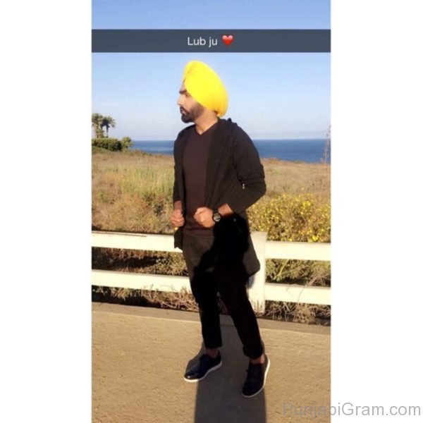 Ammy Virk Looking Fashionable 422