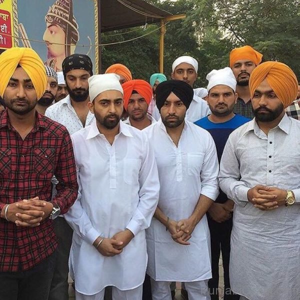 Ammy Virk With Others 120