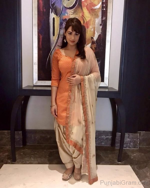 Image Of Mandy Takhar Looking Pretty 219