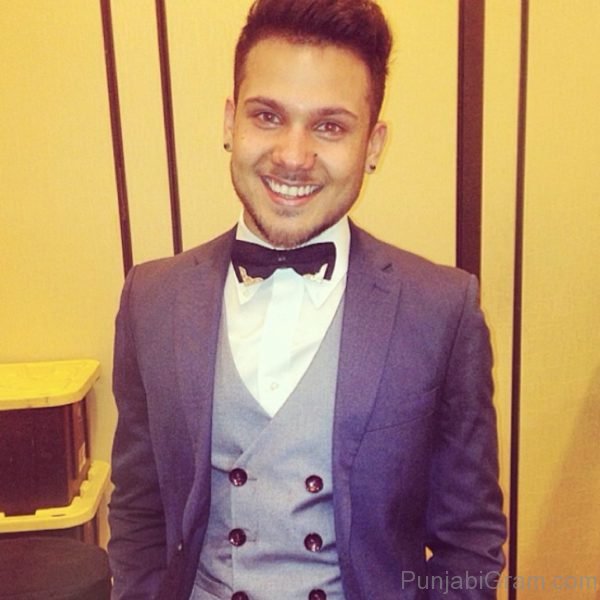 Image Of Mickey Singh Looking Fashionable 270