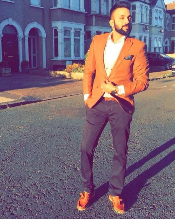 Photograph Of Dilpreet Dhillon Looking Fashionable 480