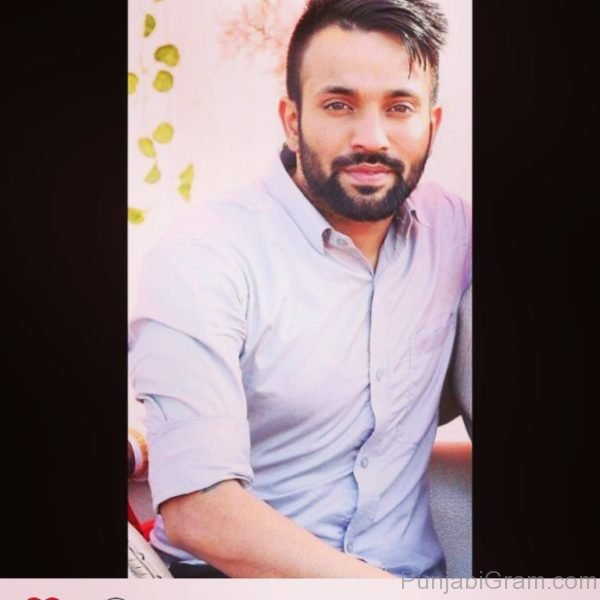 Pic Of Dilpreet Dhillon Looking Smart 068
