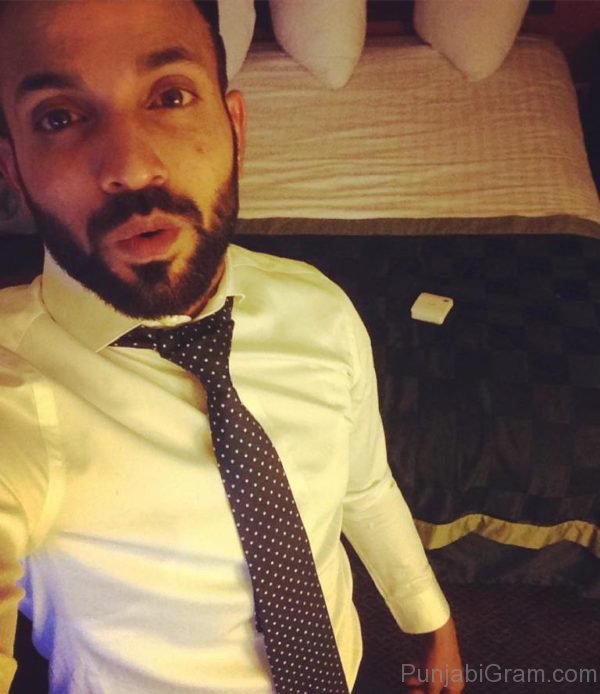 Pic Of Dilpreet Dhillon Looking Smart 461
