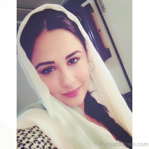 Pic Of Mandy Takhar Looking Lovely 192