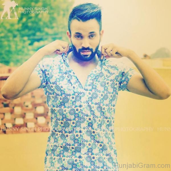Picture Of Dilpreet Dhillon Looking Smart 070