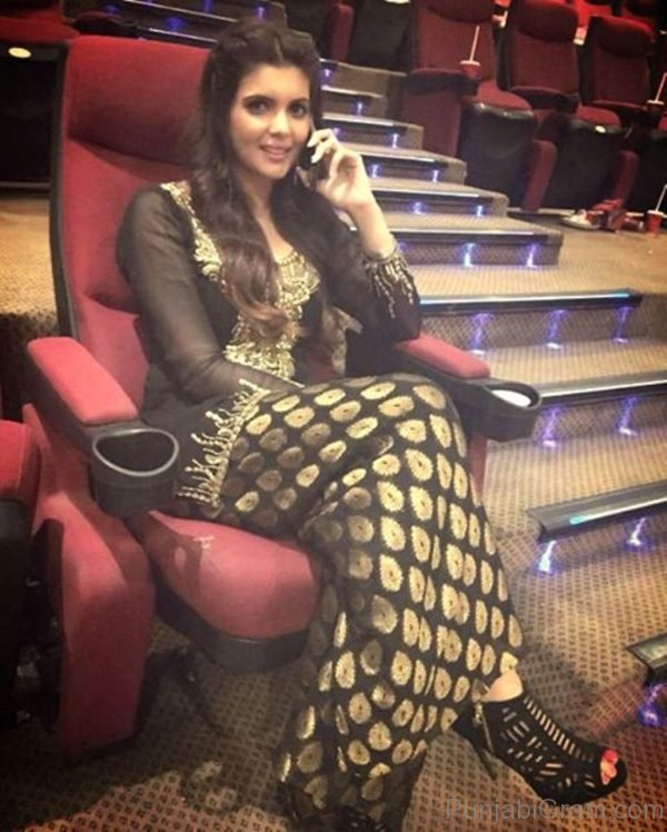 Picture Of Ihana Dhillon Looking Classy 172
