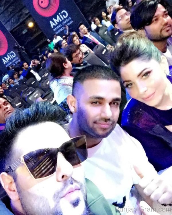 Picture Of Jaz Dhami Looking Nice 177