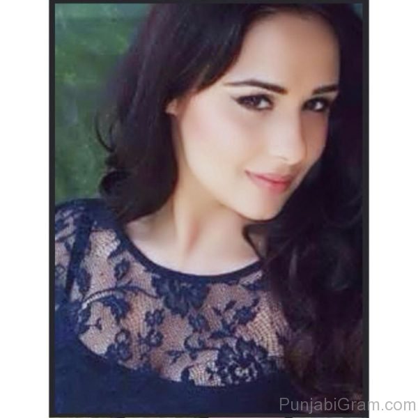 Picture Of Mandy Takhar Looking Lovely 190