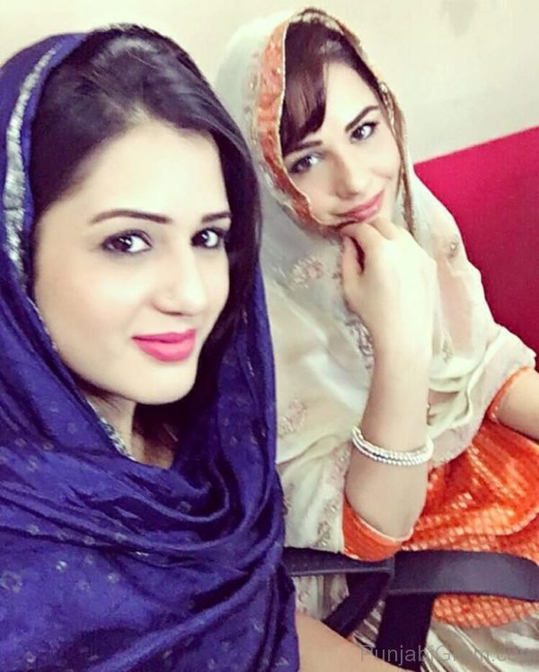 Picture Of Mandy Takhar Looking Pretty 220