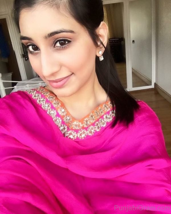 Picture Of Sarika Gill Looking Sweet And Cute 147