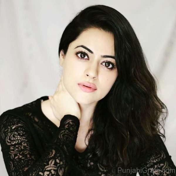 Punjabi Actress Shruti Sodhi 001
