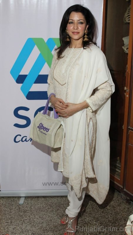 Aditi Govitrikar In White Suit