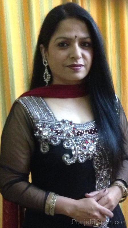 Anita Shabdeesh In Black Suit