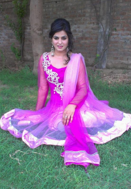 Anshu Sawhney Looking Gorgeous In Pink