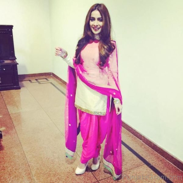 Pic Of Punjabi Actress Sara Gurpal