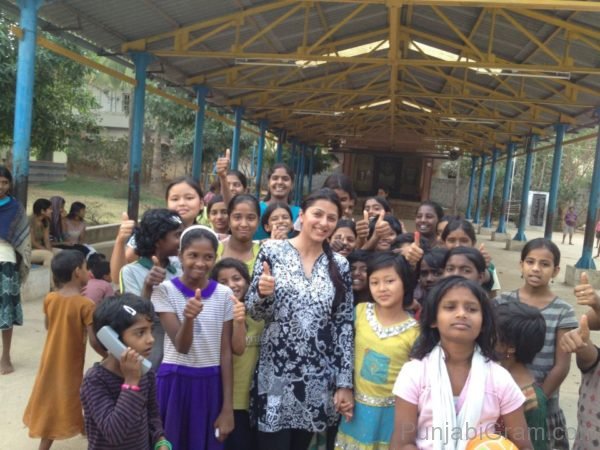 Bhumika Chawla With Children