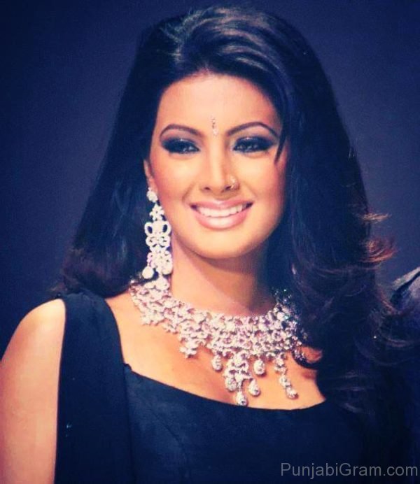 Geeta Basra Looking Beautiful