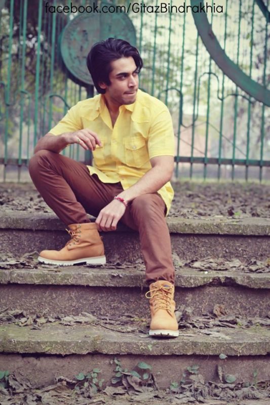 Gitaz Bindrakhia In Yellow Shirt