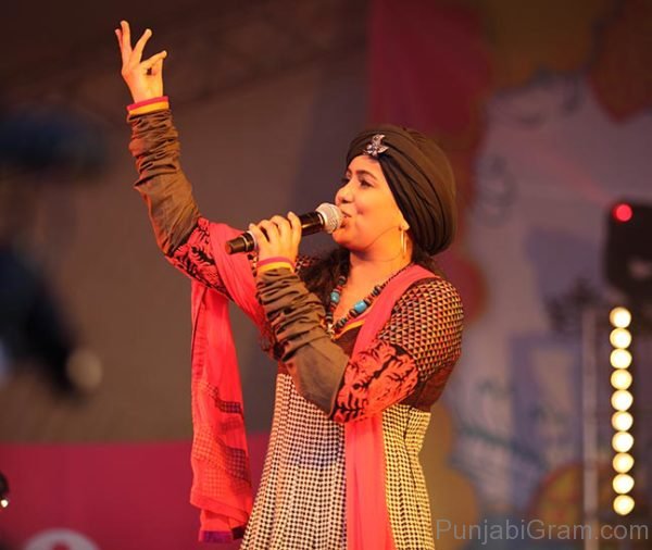 Harshdeep Kaur During Live performance