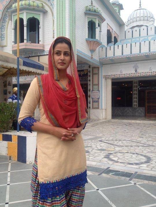 Jaspinder Cheema At Gurudwara