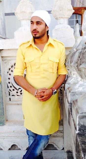 Jassi Gill At Gurudwara