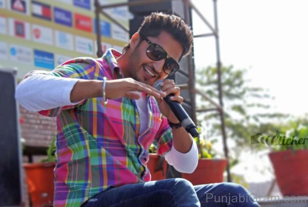 Jassi Gill On Stage