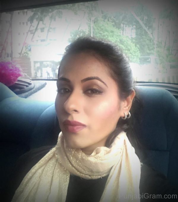 Keeya Khanna In Car