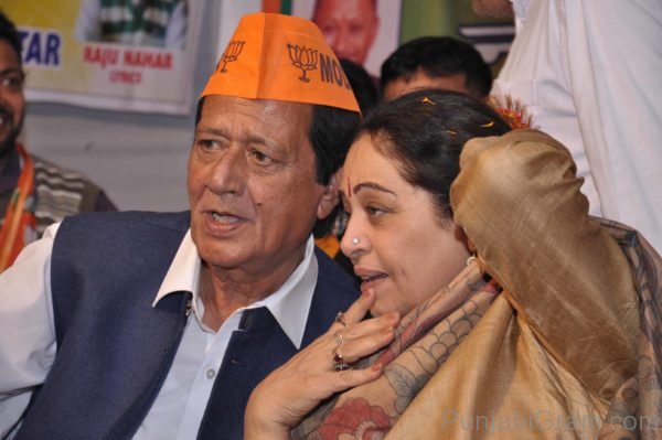 Kirron Kher With Harmohan Dhawan During Election