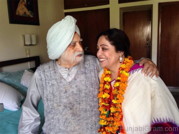 Kirron Kher With Her Father Col.Thakar Singh