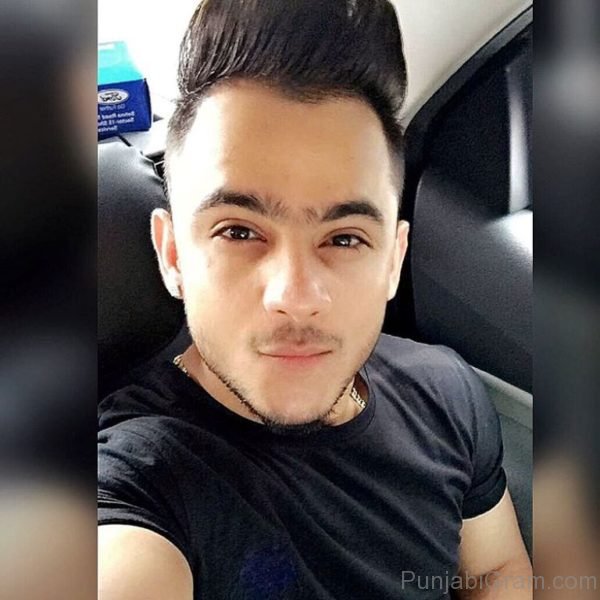 Pic Of Personable Millind Gaba 1